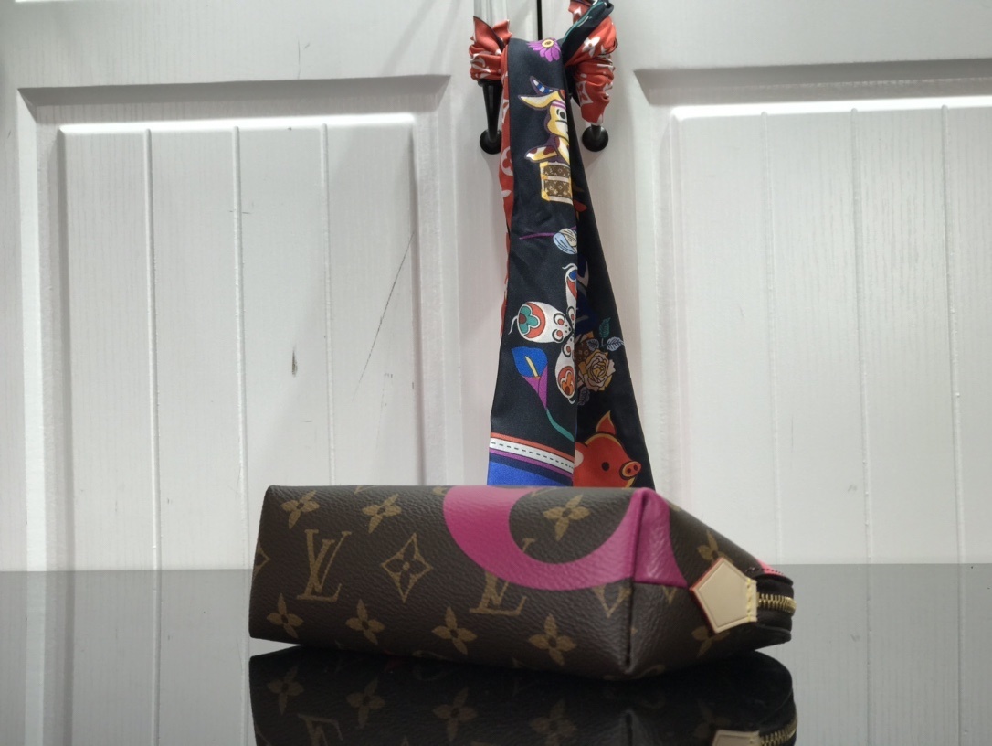 LV GAME ON POCHETTE COSMETIQUE M80283 
