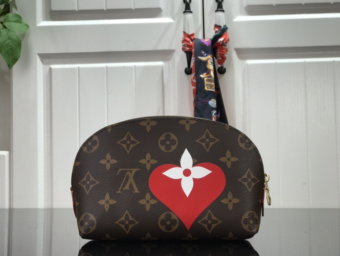 LV GAME ON POCHETTE COSMETIQUE M80283 