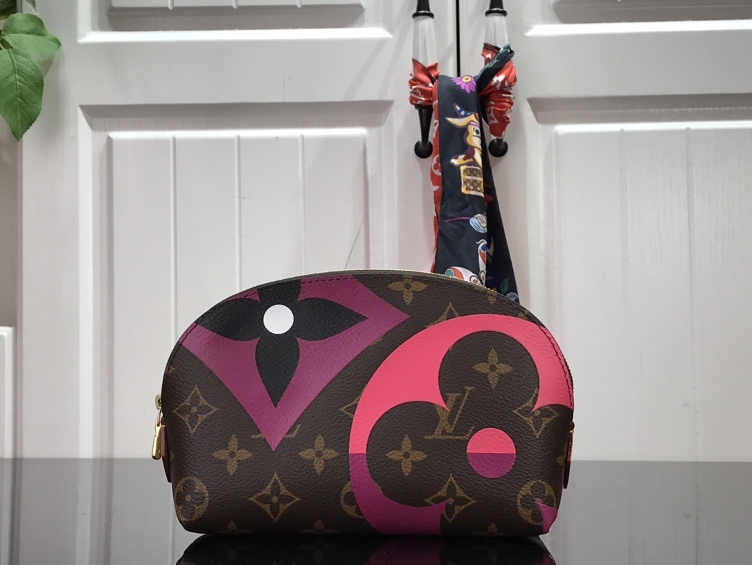 LV GAME ON POCHETTE COSMETIQUE M80283 