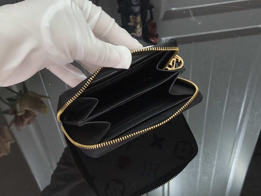 LV GAME ON ZIPPY COIN PURSE M80305