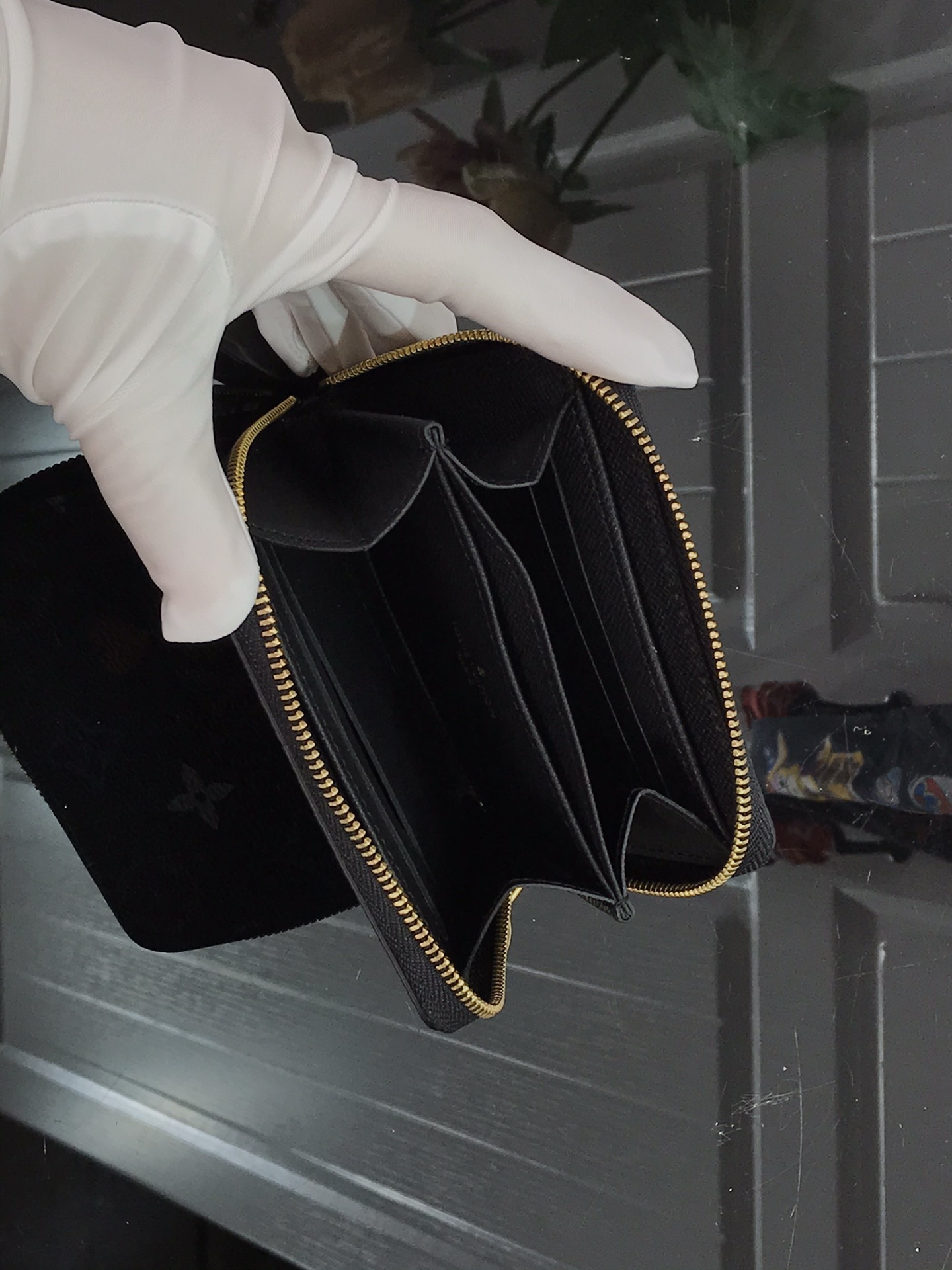 LV GAME ON ZIPPY COIN PURSE M80305