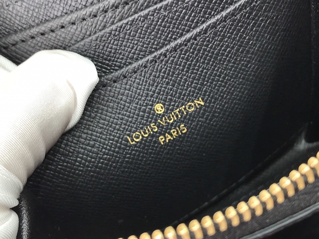 LV GAME ON ZIPPY COIN PURSE M80305