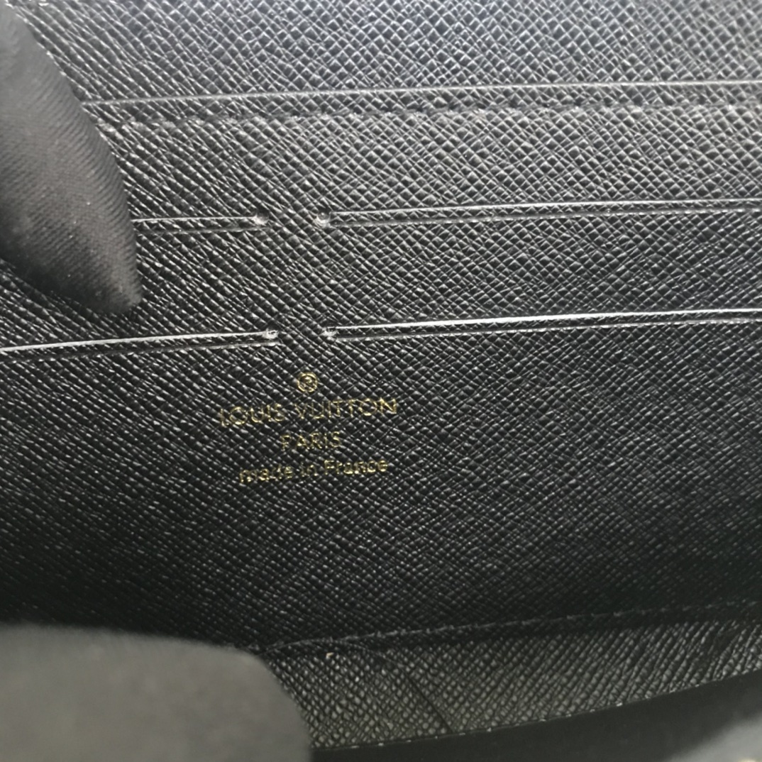 LV GAME ON ZIPPY wallet M80323
