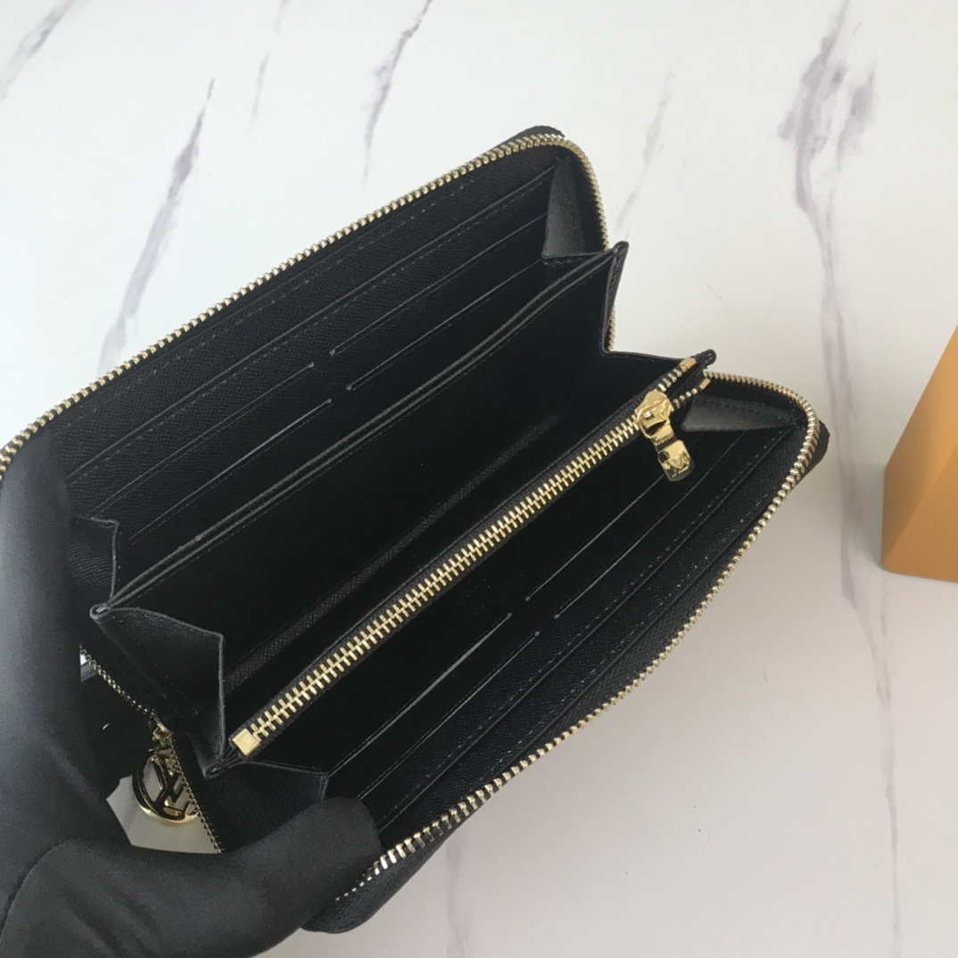 LV GAME ON ZIPPY wallet M80323