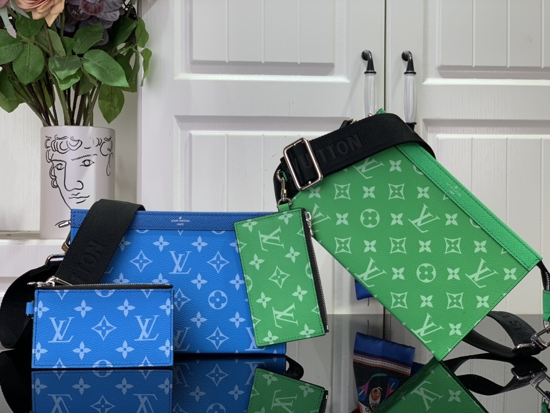 LV Gaston Wearable wallet M83099 