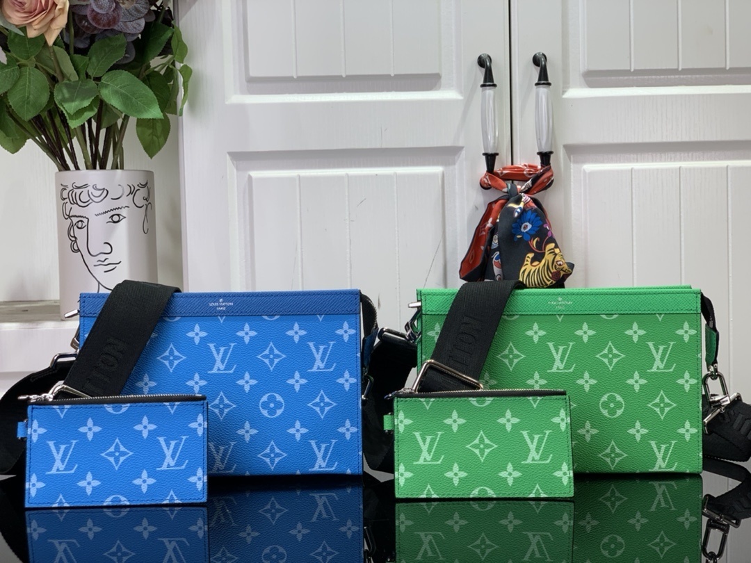 LV Gaston Wearable wallet M83099 