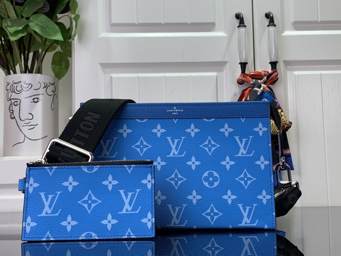 LV Gaston Wearable wallet M83099 
