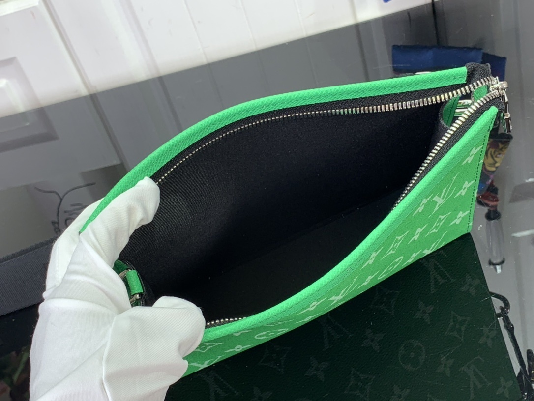 LV Gaston Wearable wallet M83099 