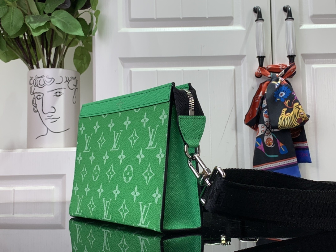 LV Gaston Wearable wallet M83099 