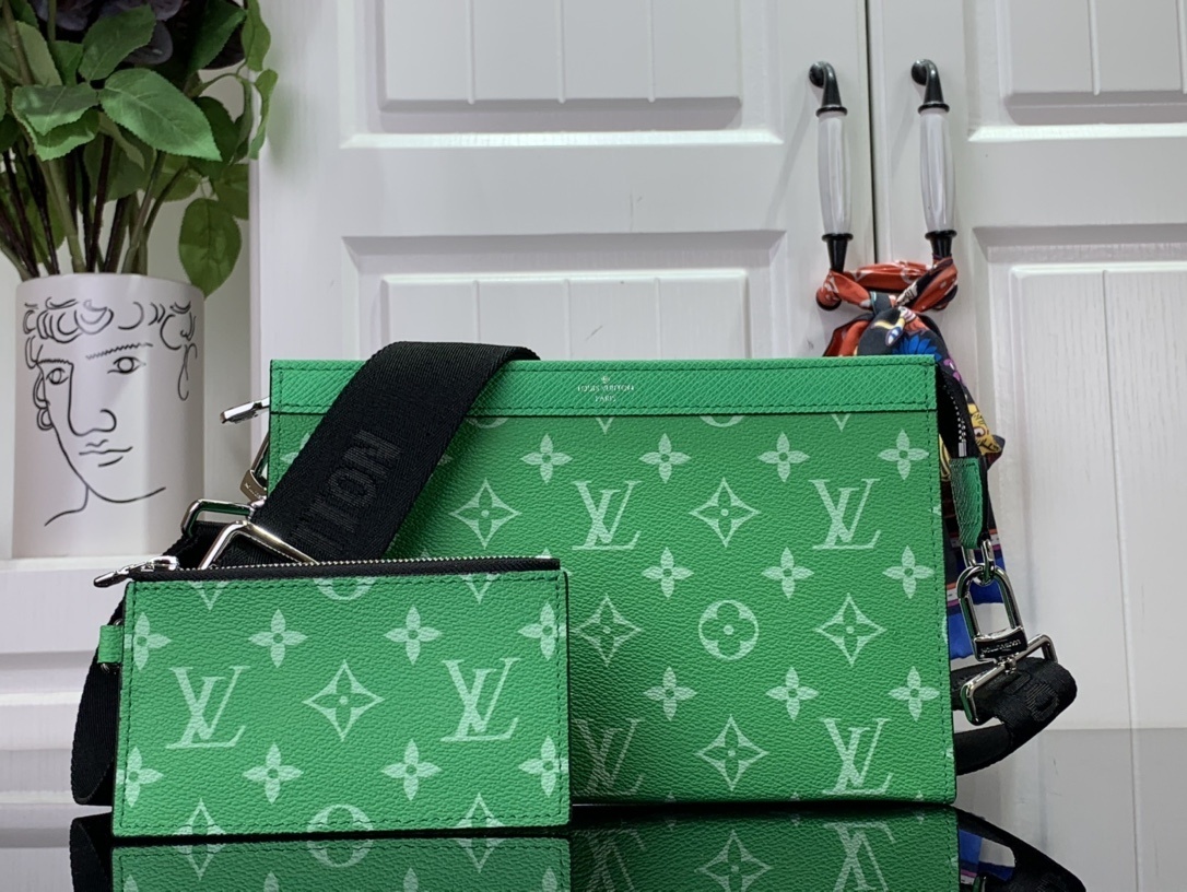 LV Gaston Wearable wallet M83099 