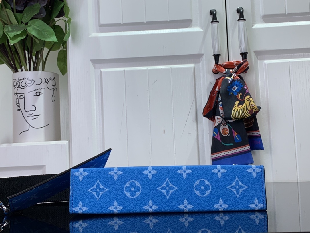 LV Gaston Wearable wallet M83099 