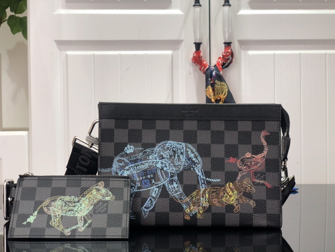 LV GASTON WEARABLE wallet N64608