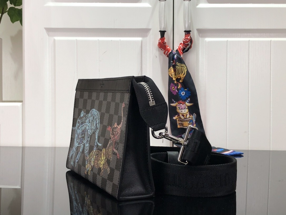 LV GASTON WEARABLE wallet N64608