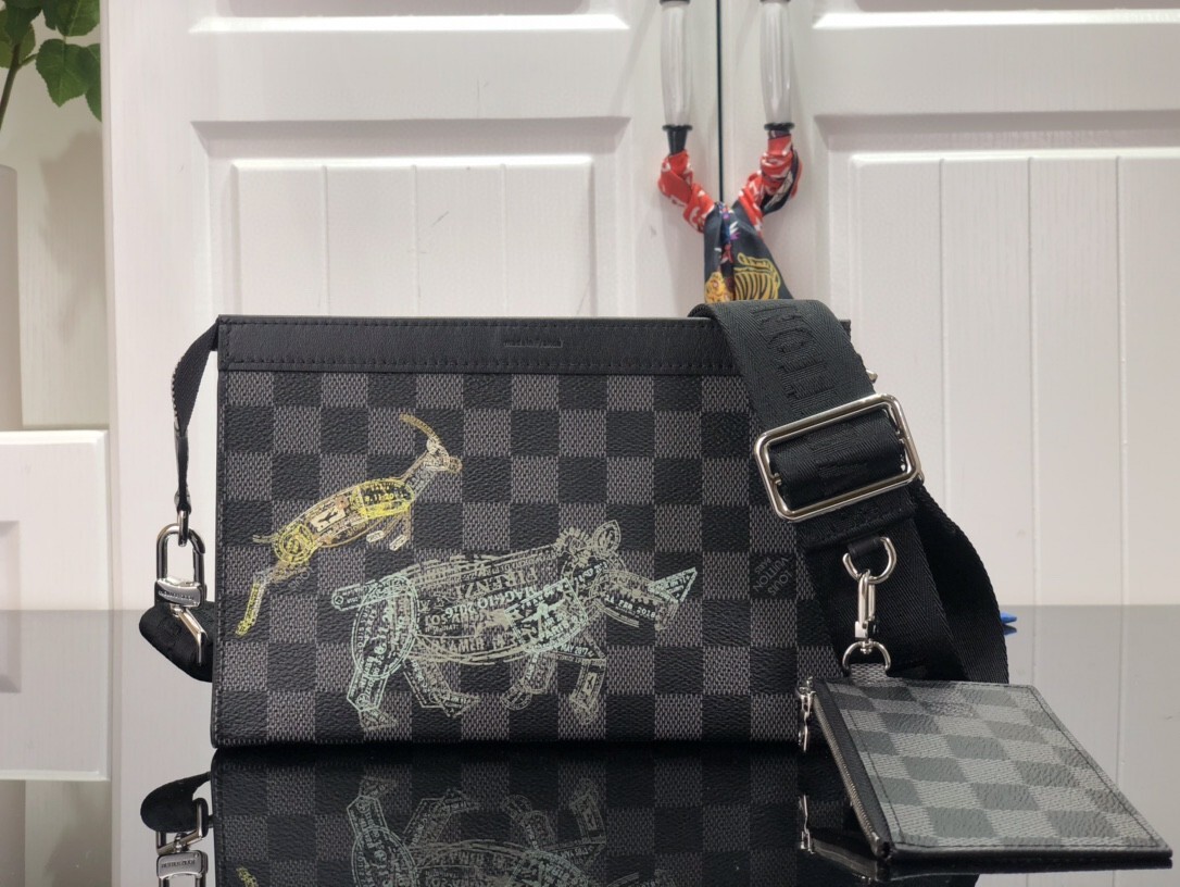 LV GASTON WEARABLE wallet N64608