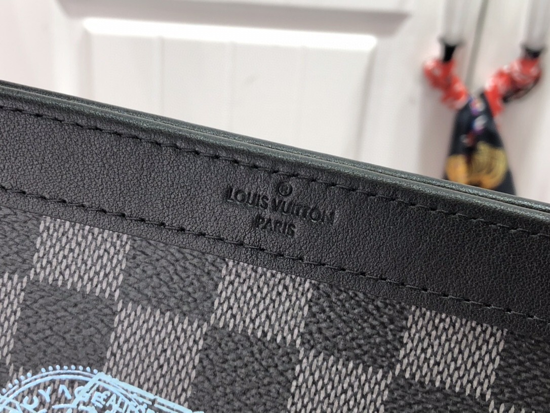 LV GASTON WEARABLE wallet N64608