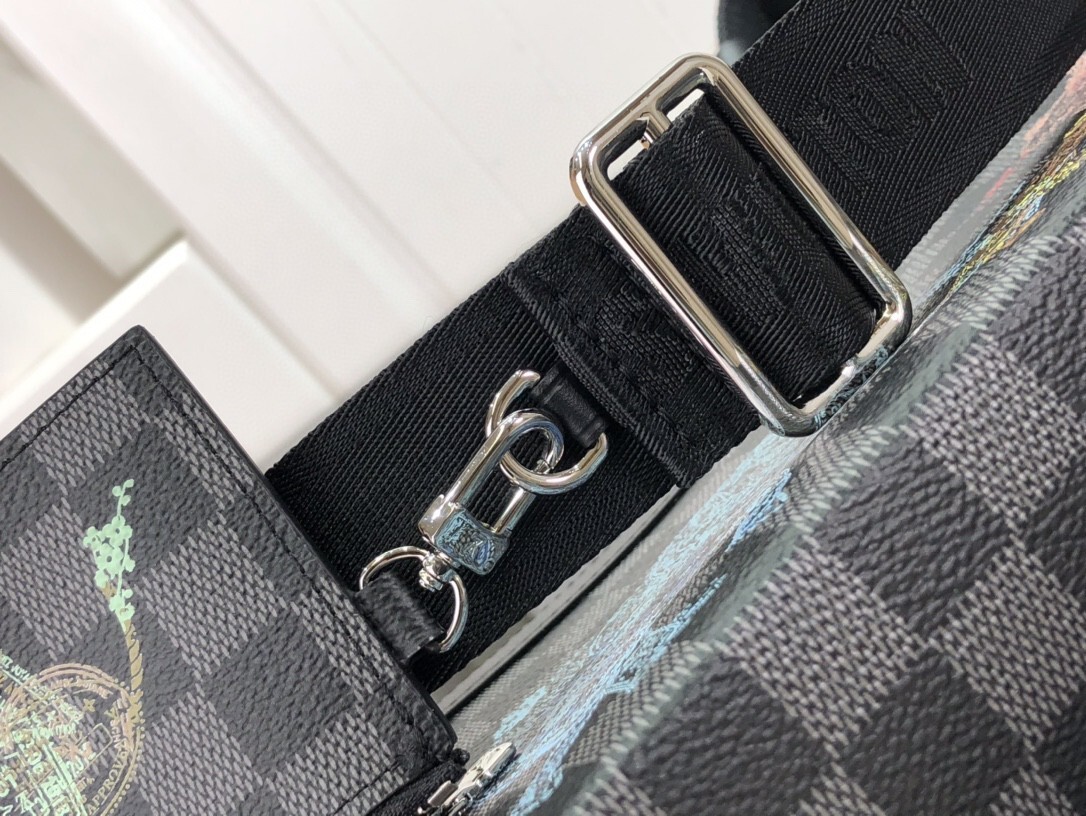 LV GASTON WEARABLE wallet N64608