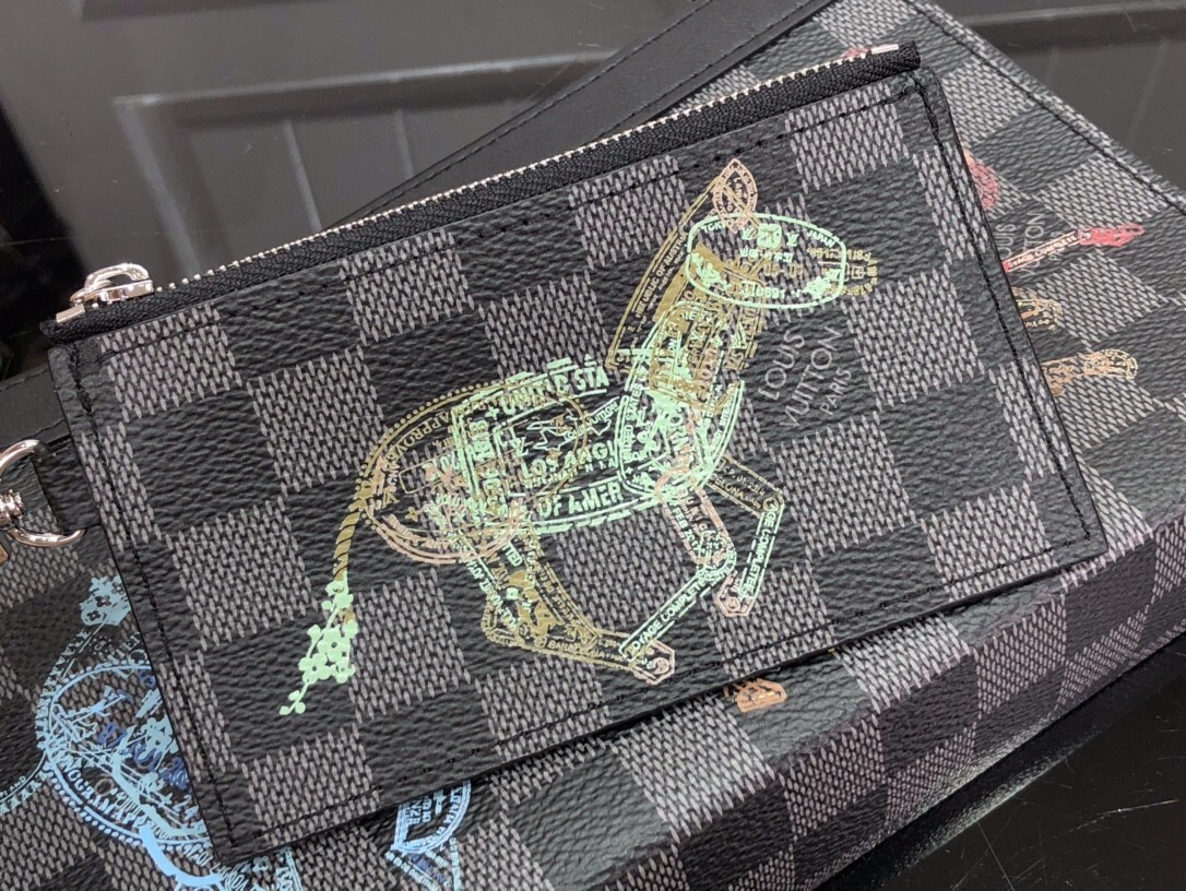 LV GASTON WEARABLE wallet N64608