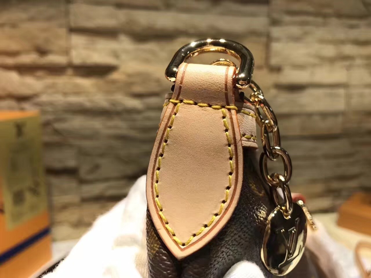 LV Hand bag M40145