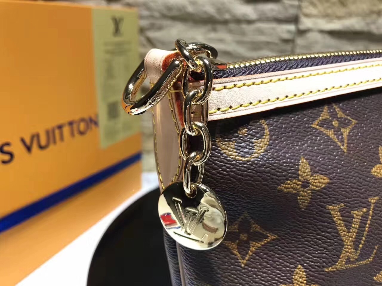 LV Hand bag M40145