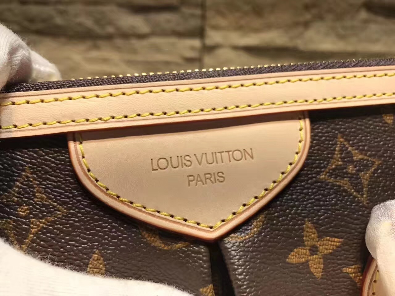 LV Hand bag M40145