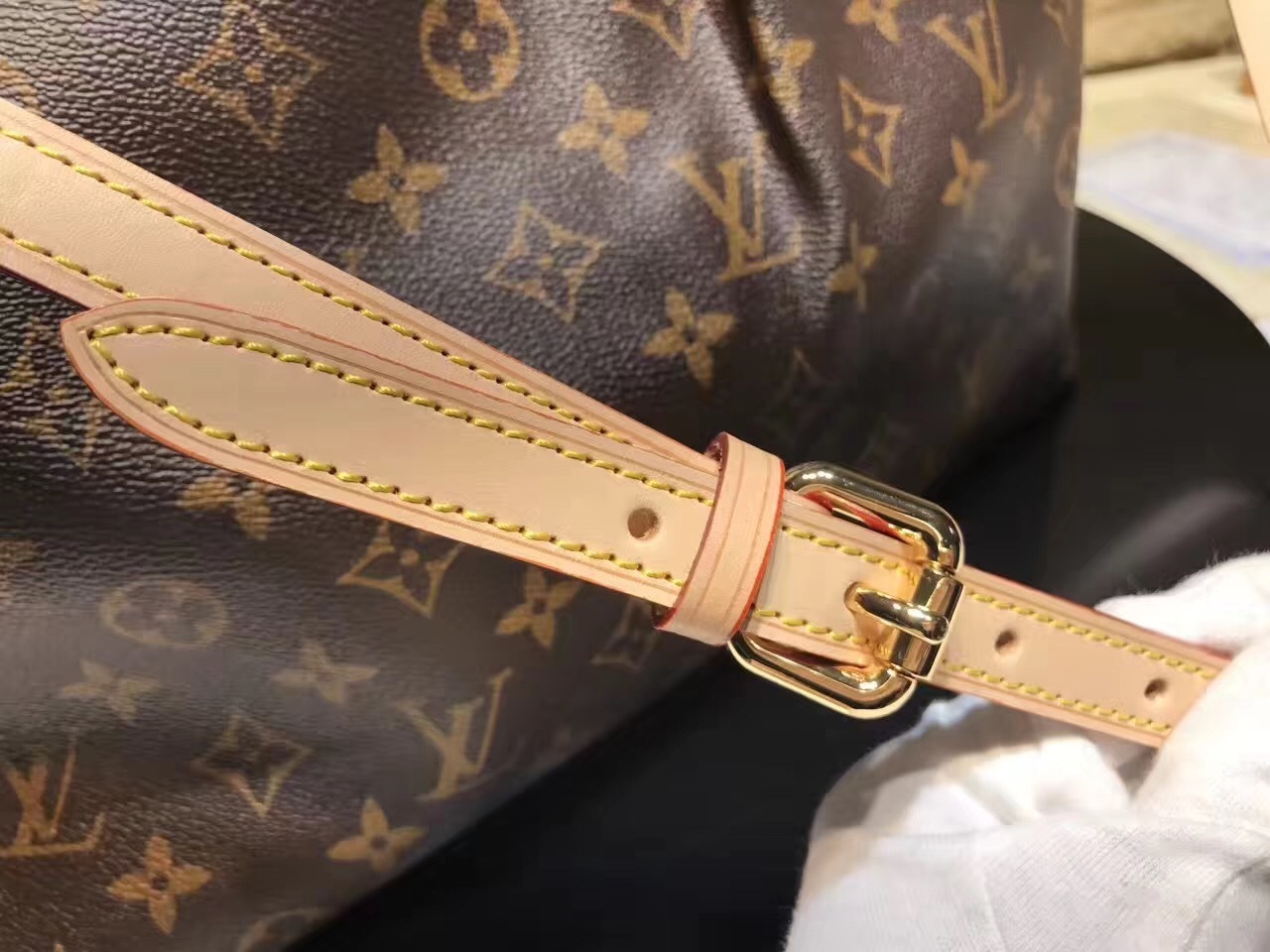 LV Hand bag M40146
