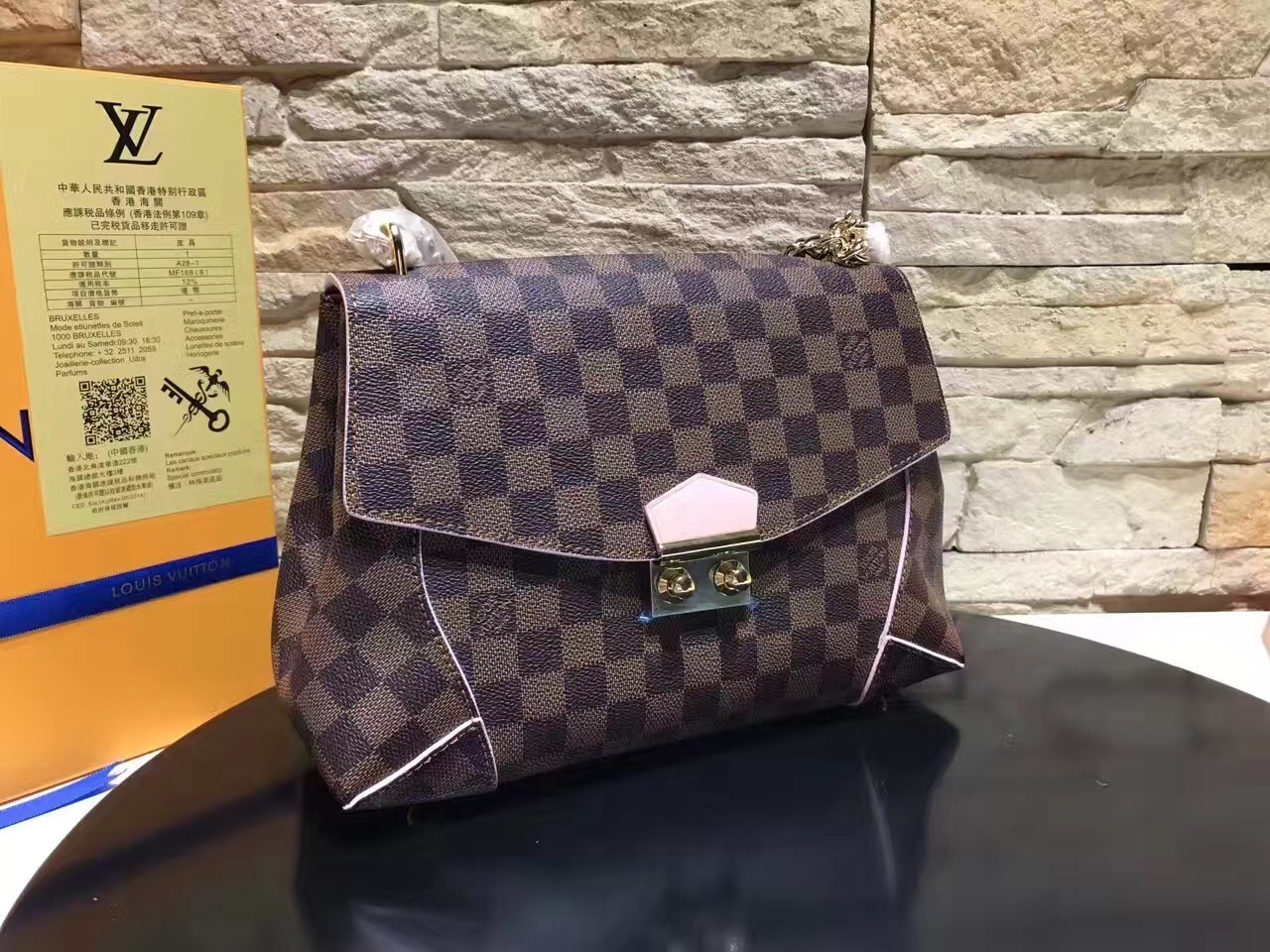 LV Hand bag M41596