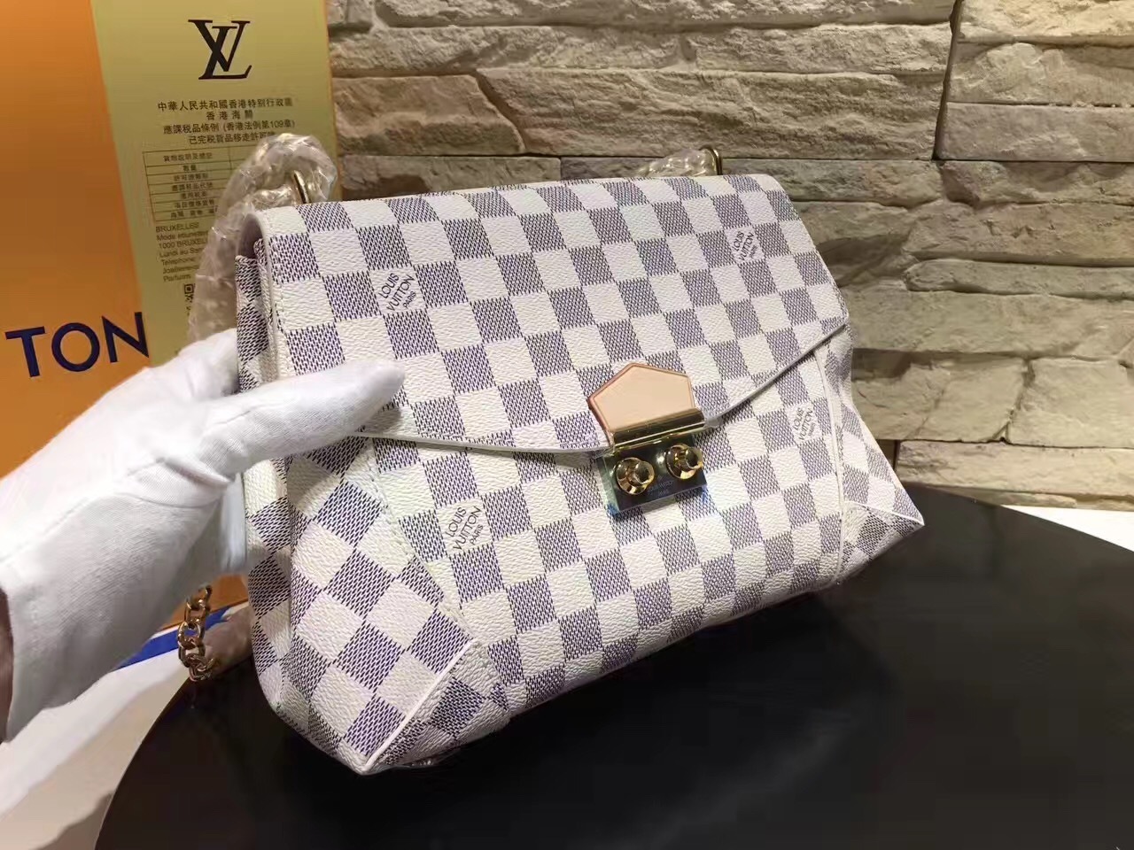 LV Hand bag M41596