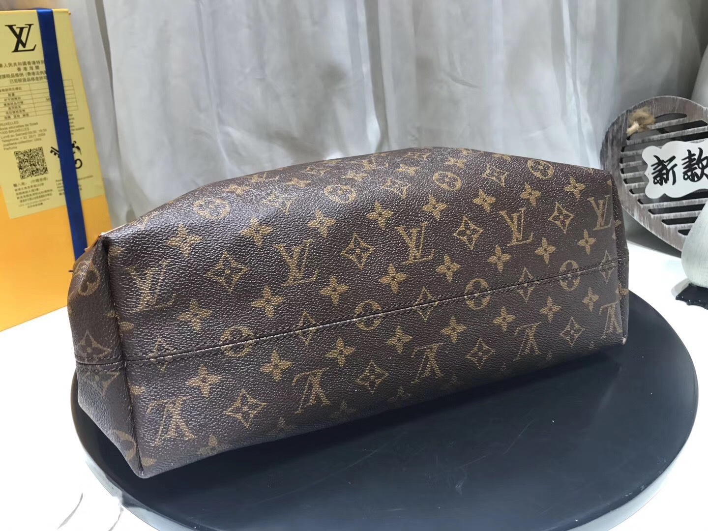 LV Hand bag M43703