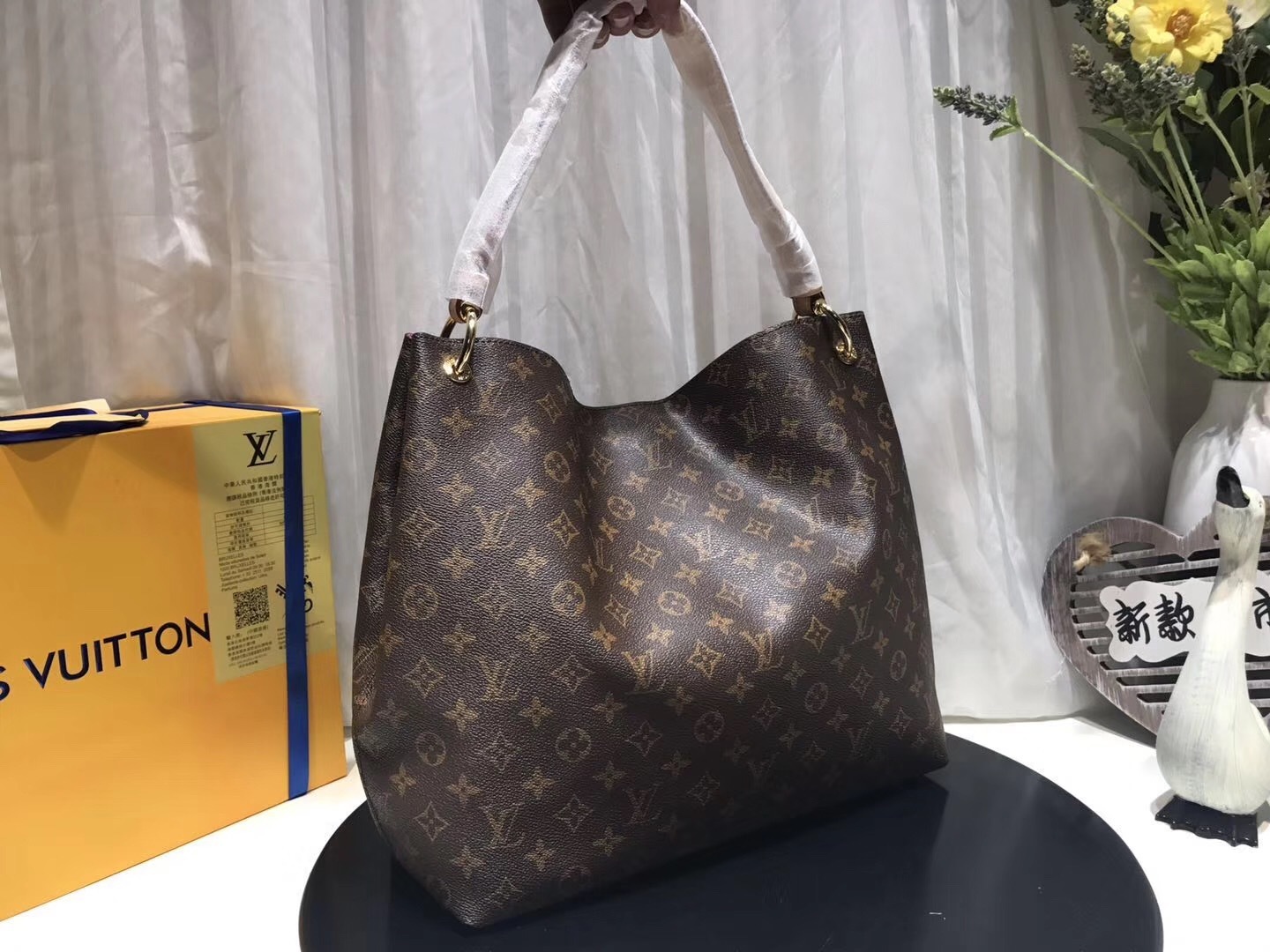 LV Hand bag M43703