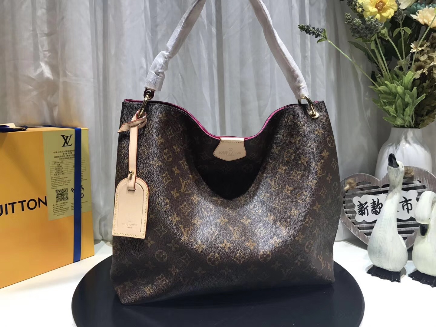 LV Hand bag M43703