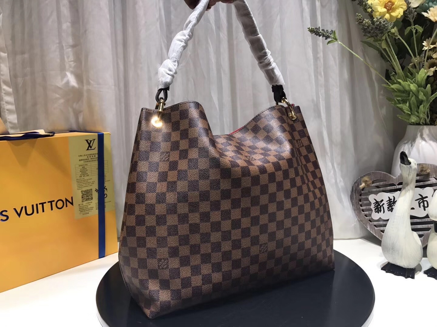 LV Hand bag M43703