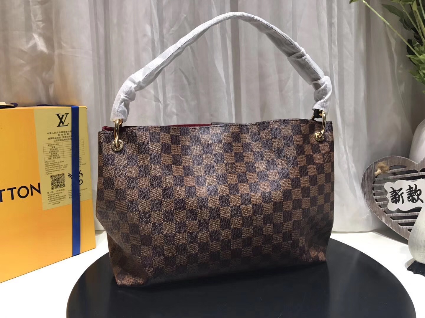 LV Hand bag M43703