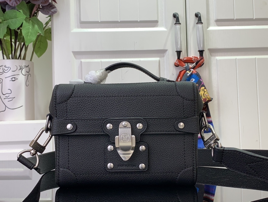 LV Handbag m11516