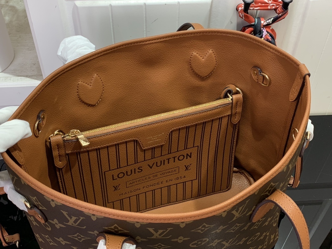 LV Handbag m12061 