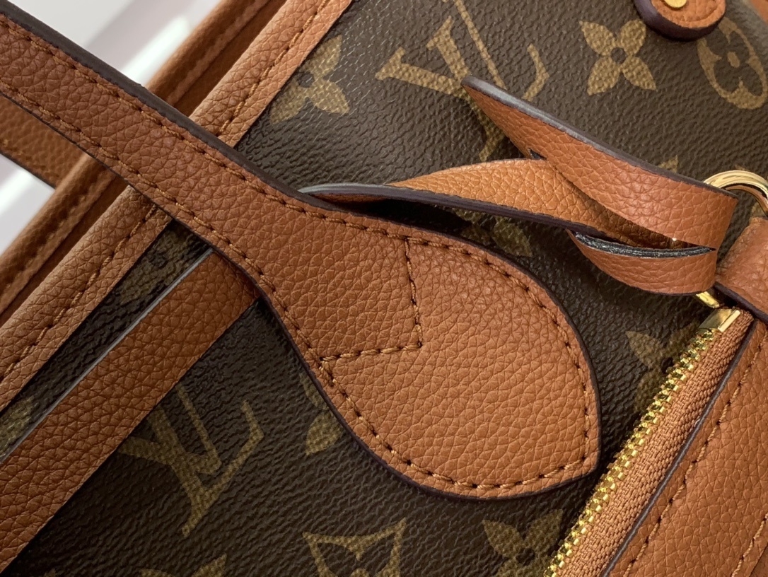 LV Handbag m12061 