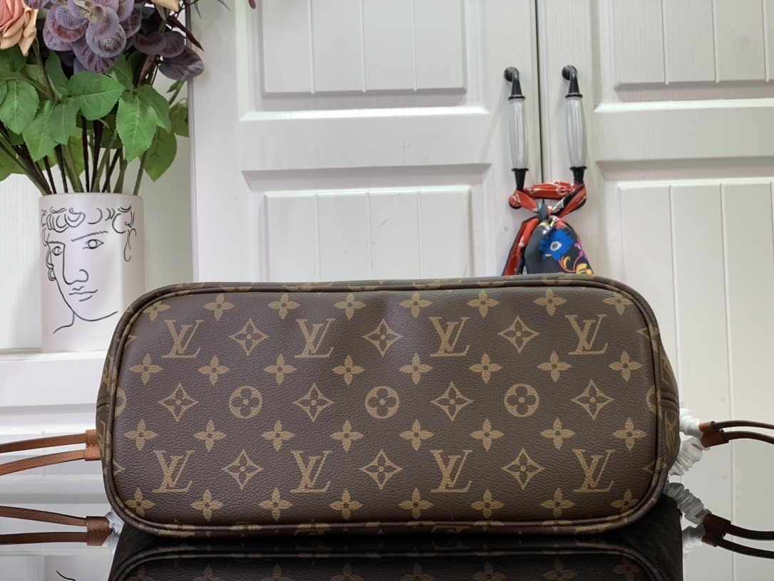 LV Handbag m12061 