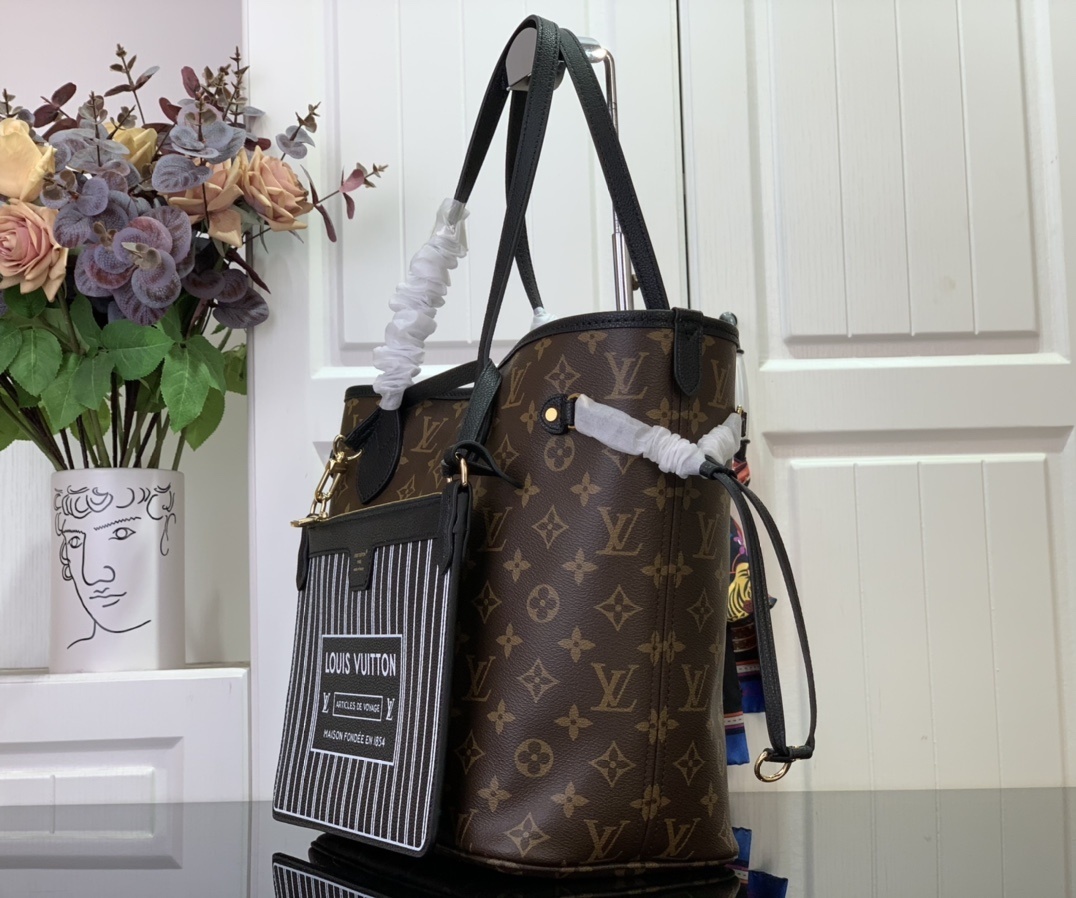LV Handbag m12061 