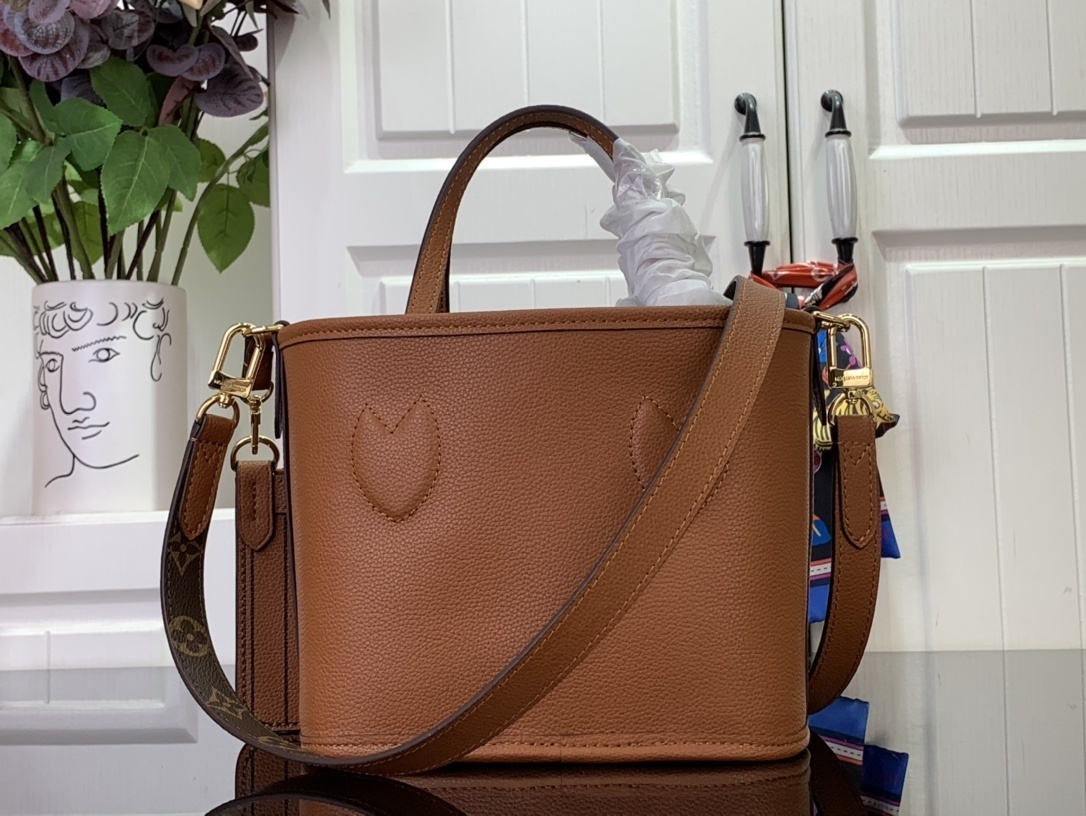 LV Handbag m12099