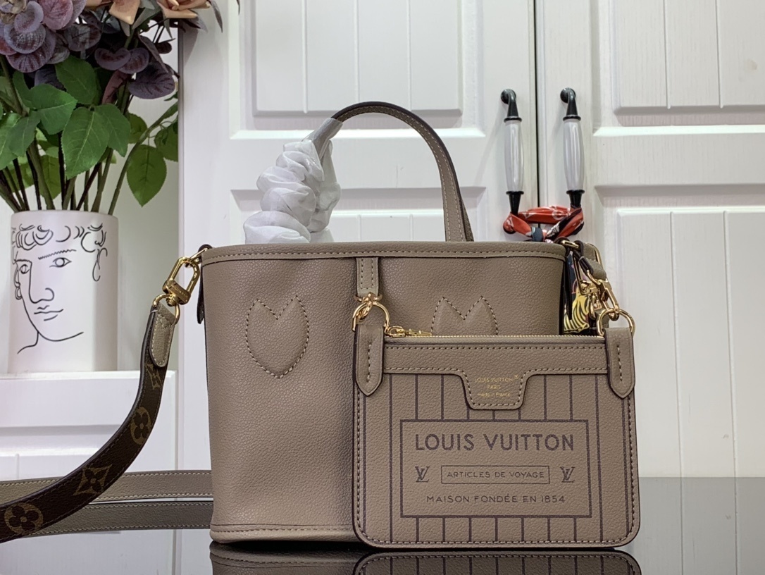 LV Handbag m12099