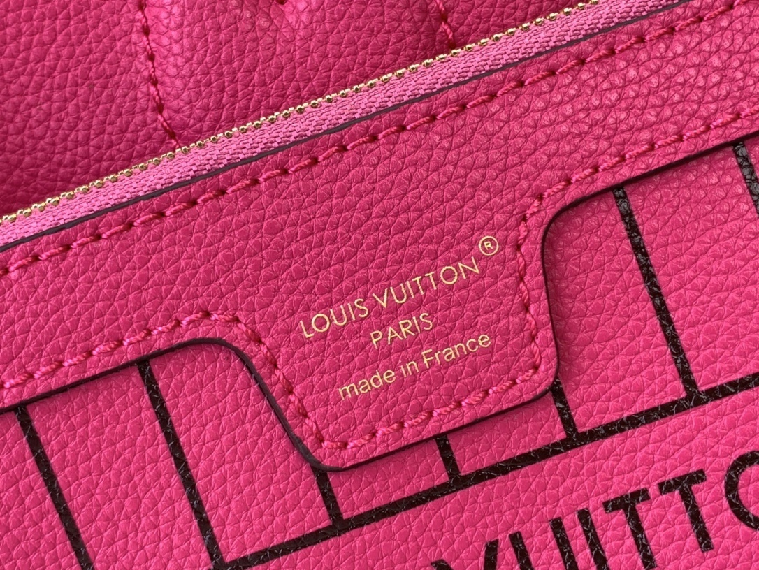 LV Handbag m12099