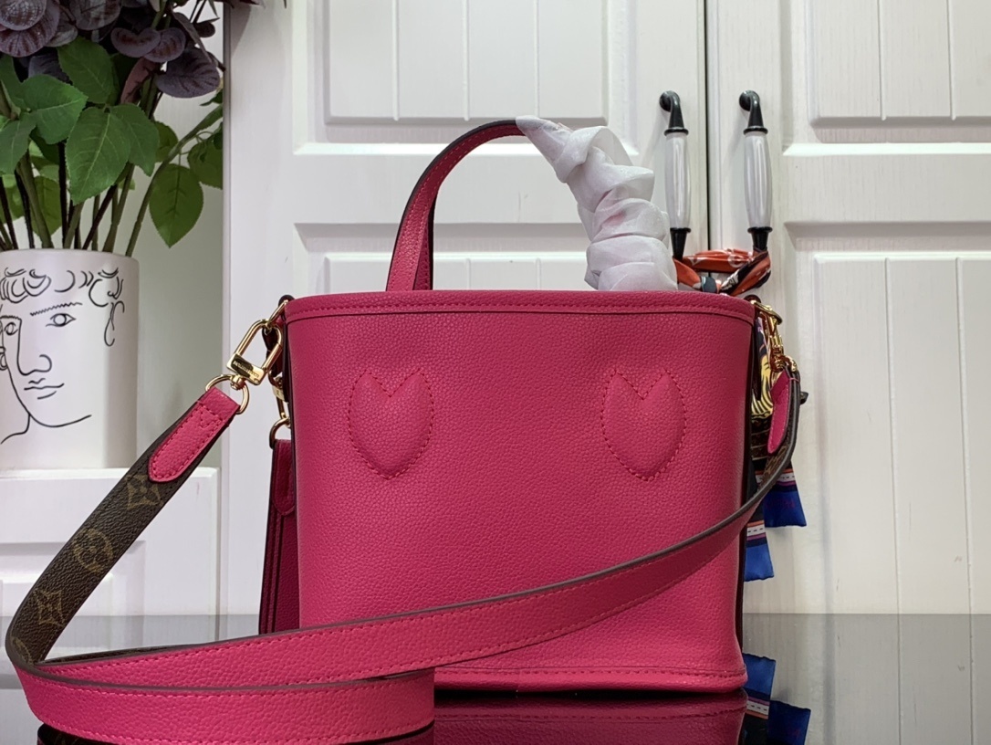 LV Handbag m12099