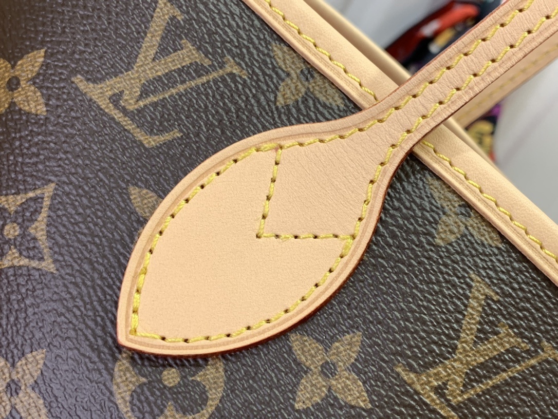 LV Handbag M12257