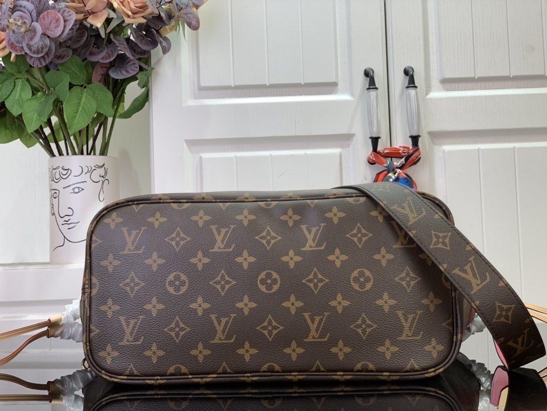 LV Handbag M12257
