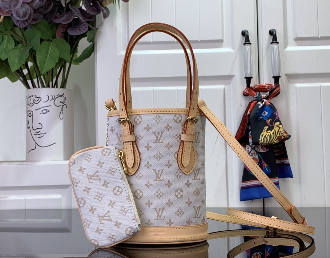 LV Handbag M12317