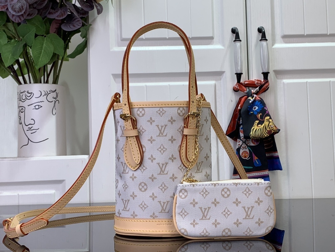 LV Handbag M12317
