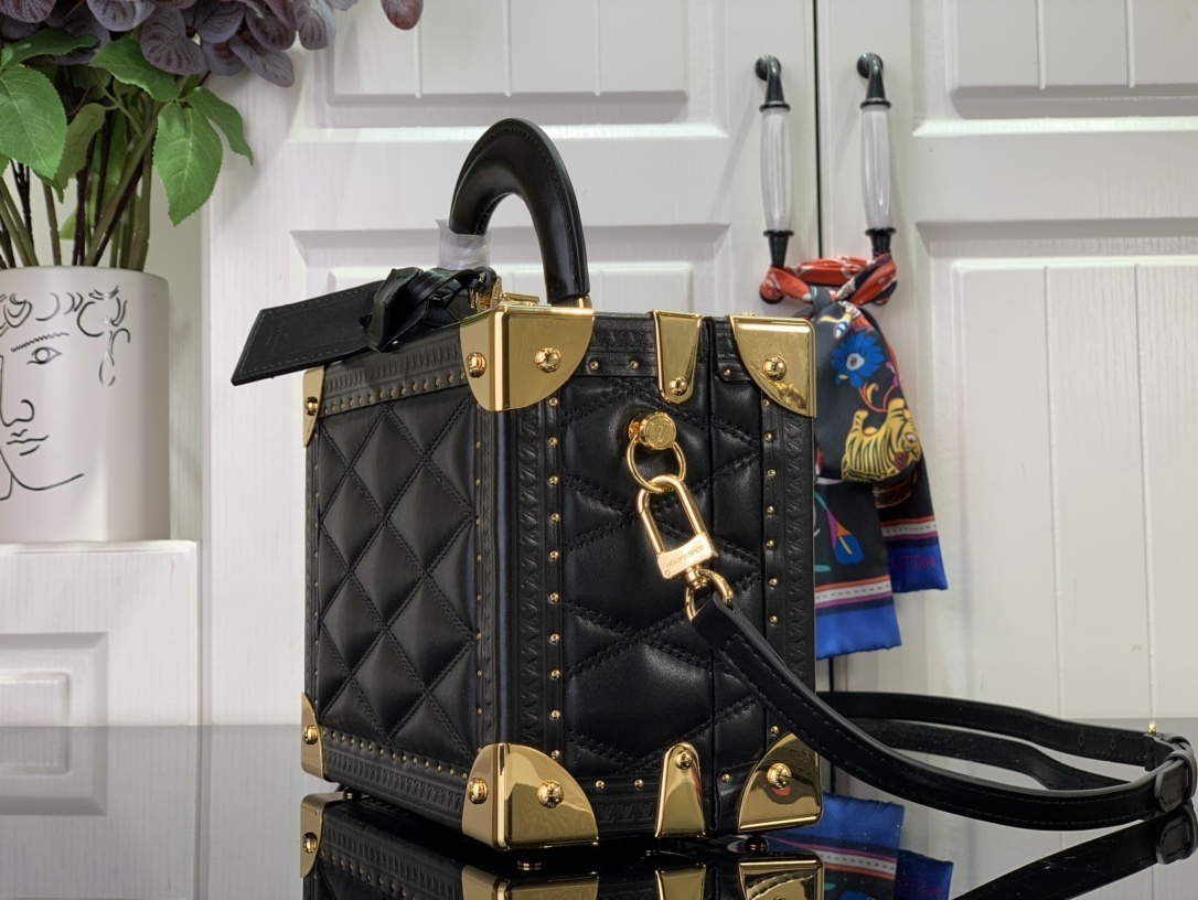 LV Handbag M20469