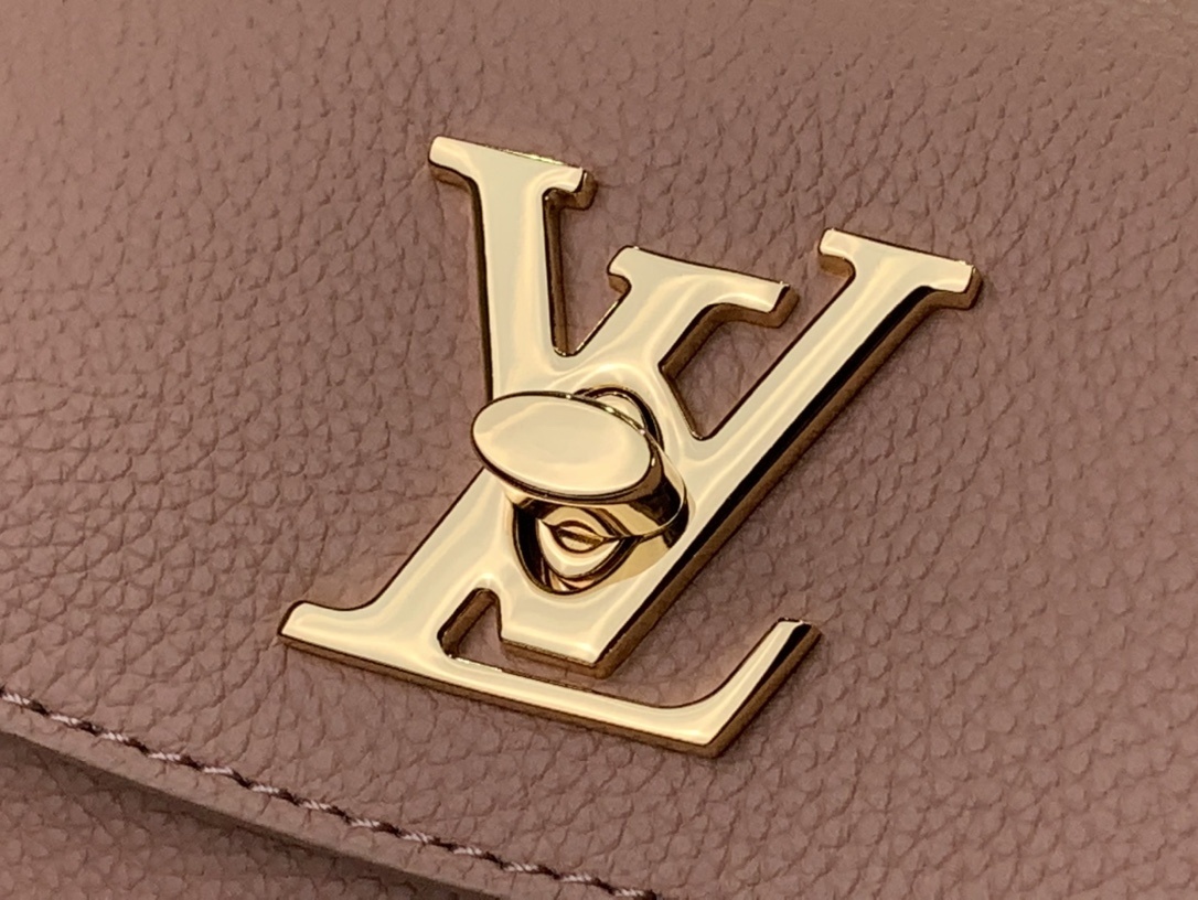 LV Handbag M21088