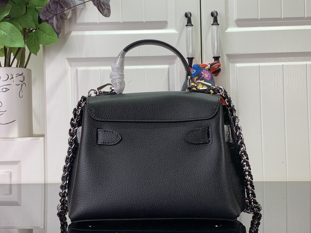 LV Handbag M21088
