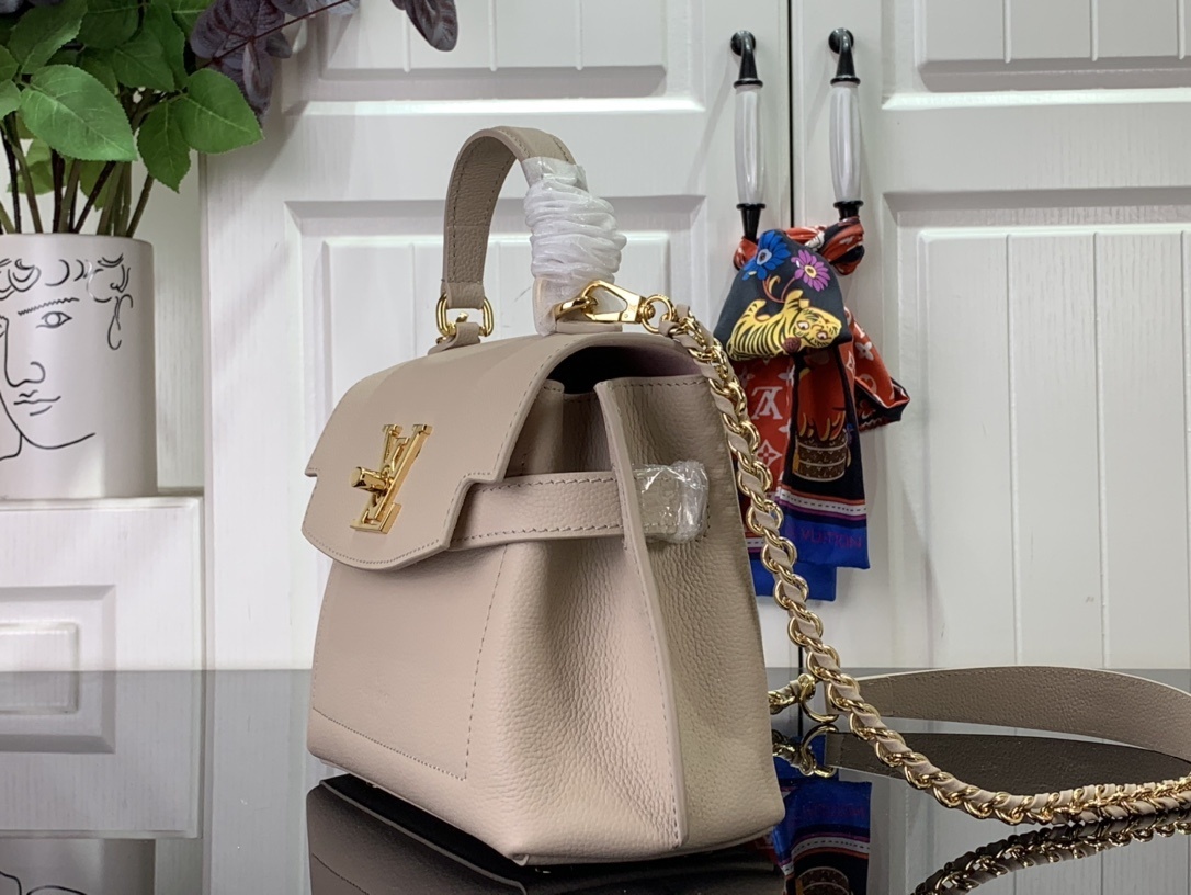 LV Handbag M21088