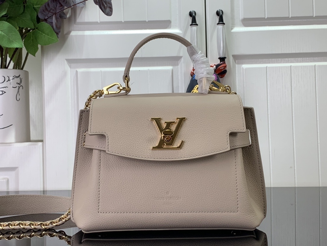LV Handbag M21088